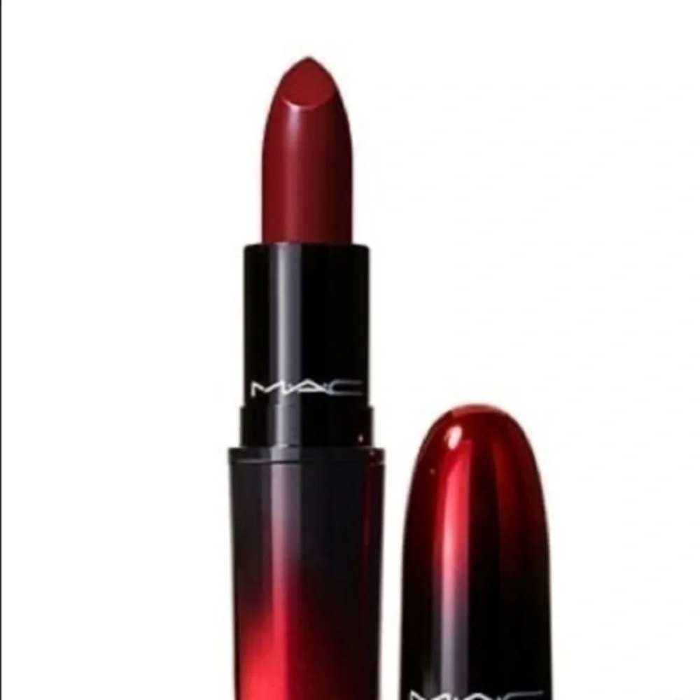 MAC Love Me Lipstick-Maison Rouge